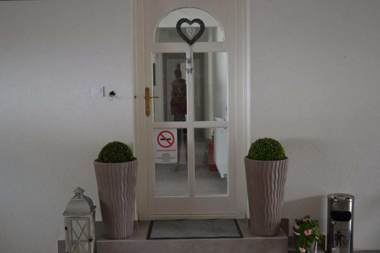 Fonix Design Rooms Debrecen Exterior foto